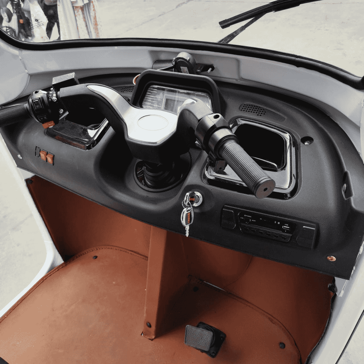 3300mm Enclosed Electric Passenger Trike (3000W) | Factory FCL - ORVIK - Image 2