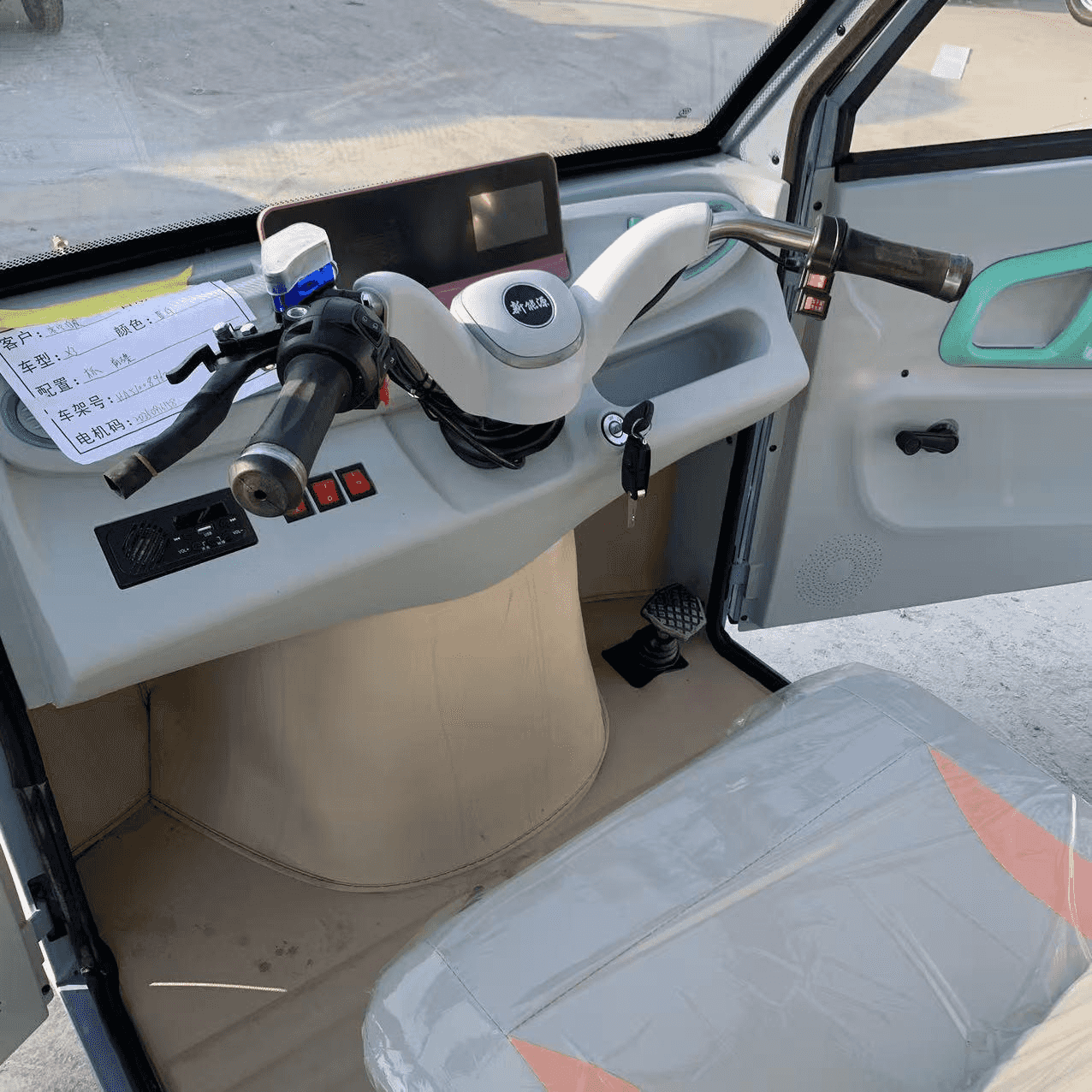 3-Seat Enclosed Passenger Trike for Resorts | Factory FCL - ORVIK - Image 3