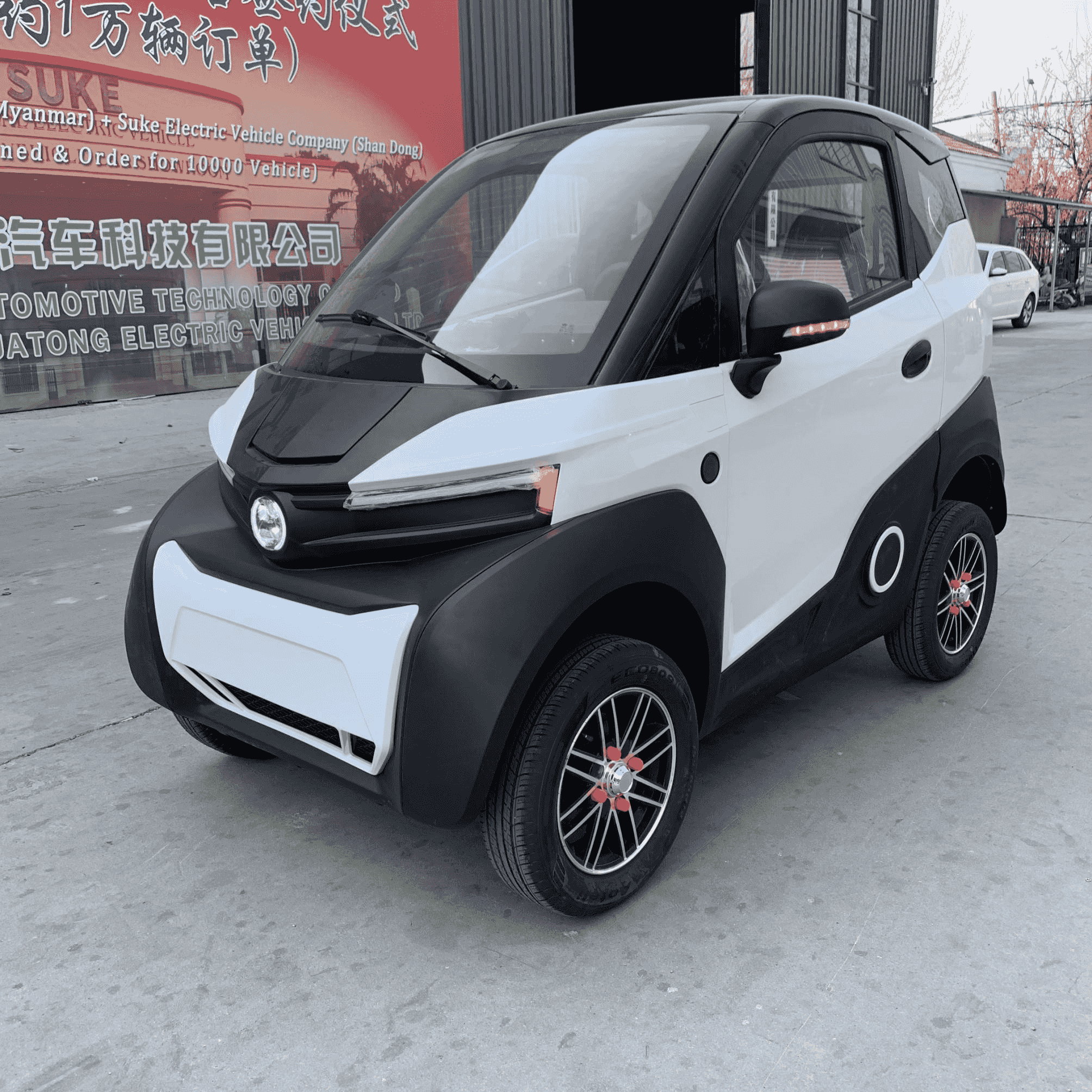 Wholesale premium 1500W enclosed electric shuttle (2-seater). Features 4-wheel disc brakes, electric tailgate & optional A/C. Get factory FCL quotes today.